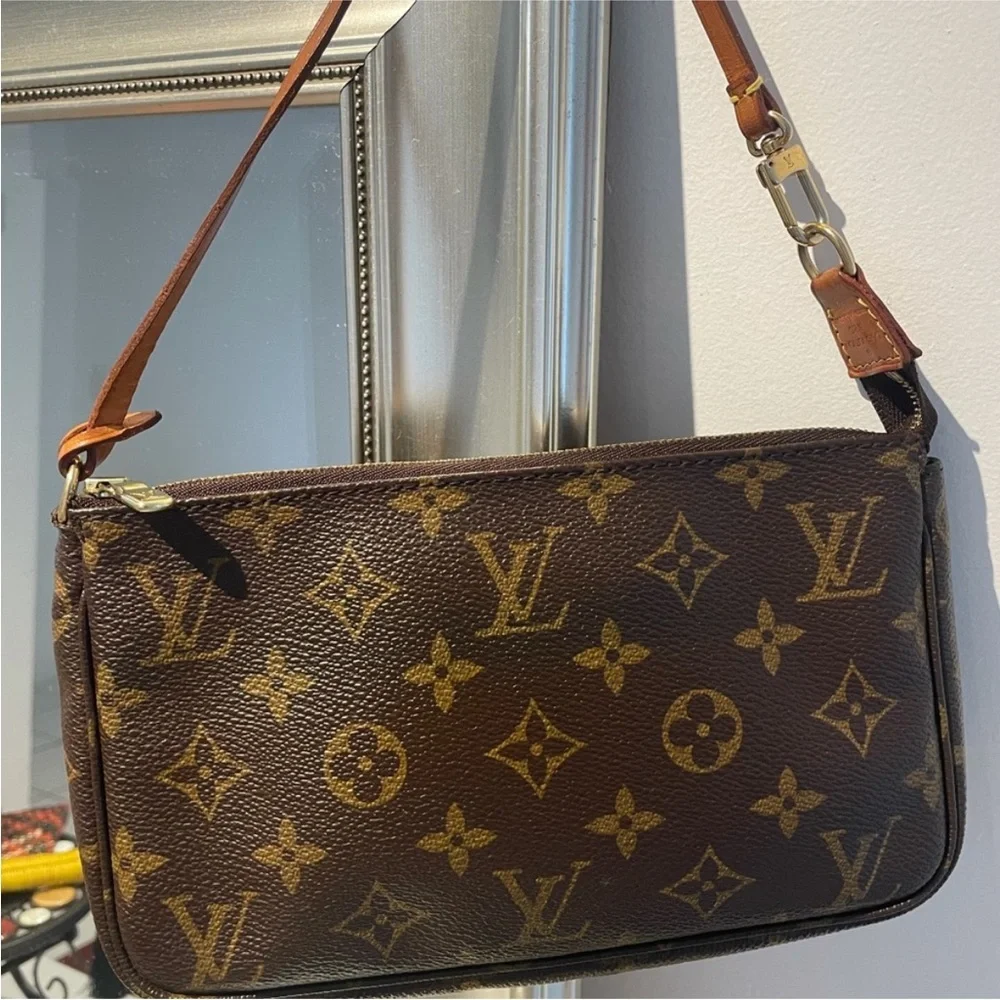 Louis Vuitton Monogram pochette - Picture 5 of 12
